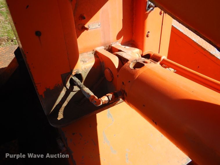 image for item DI2457 1993 Ford F700 bucket truck