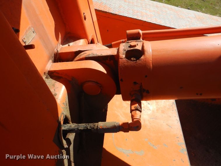 image for item DI2457 1993 Ford F700 bucket truck