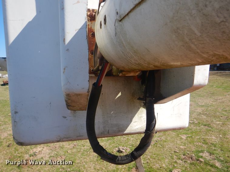 image for item DI2457 1993 Ford F700 bucket truck