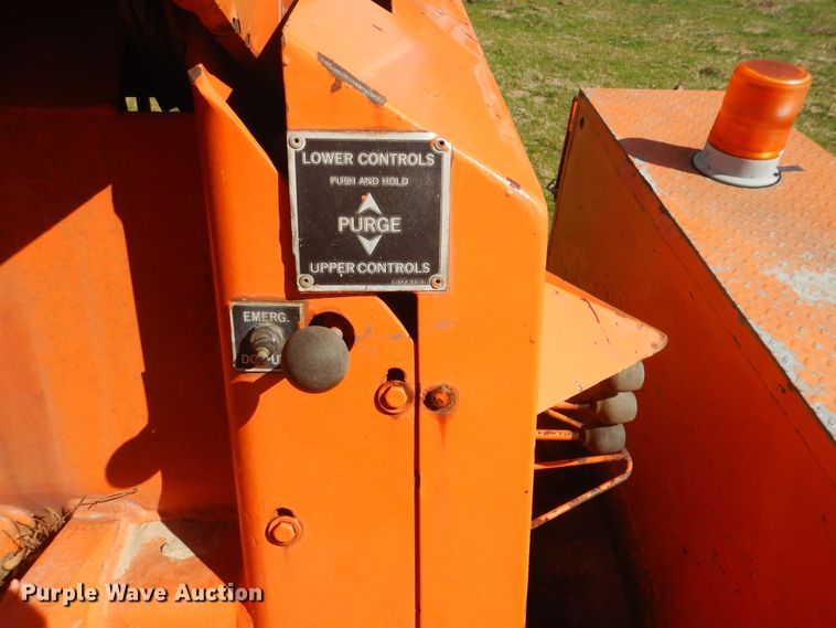 image for item DI2457 1993 Ford F700 bucket truck