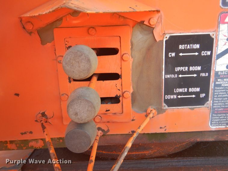 image for item DI2457 1993 Ford F700 bucket truck