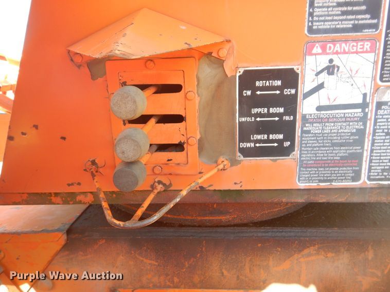 image for item DI2457 1993 Ford F700 bucket truck