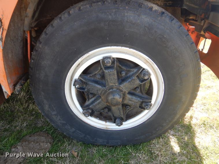 image for item DI2457 1993 Ford F700 bucket truck