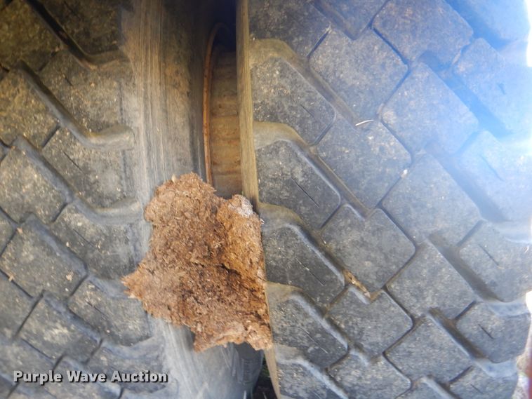 image for item DI2457 1993 Ford F700 bucket truck