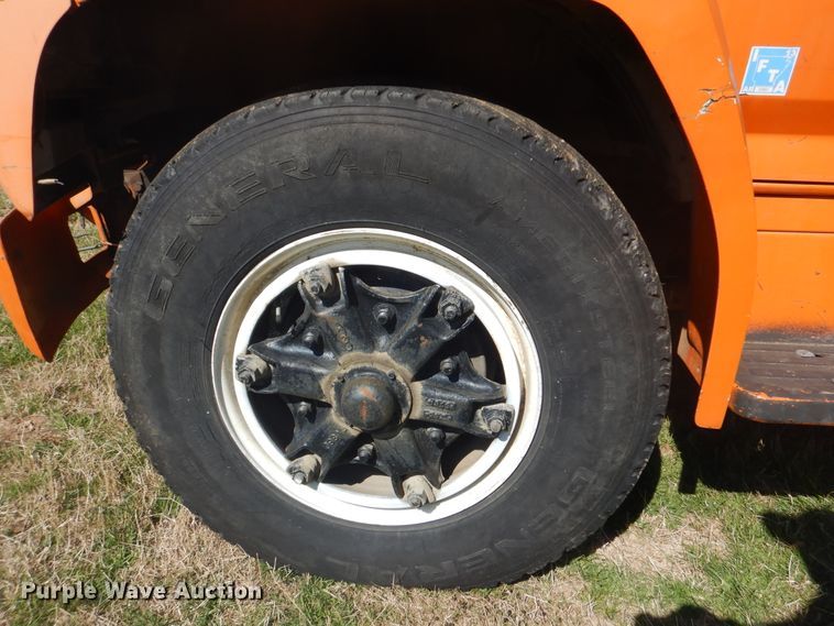 image for item DI2457 1993 Ford F700 bucket truck