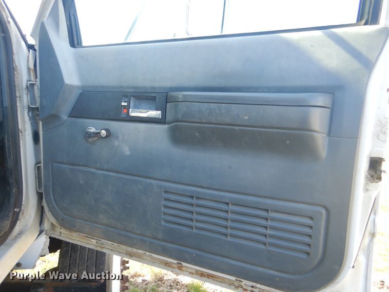 image for item DI2458 1997 GMC C7500 bucket truck