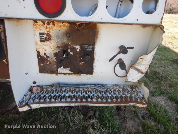 image for item DI2458 1997 GMC C7500 bucket truck