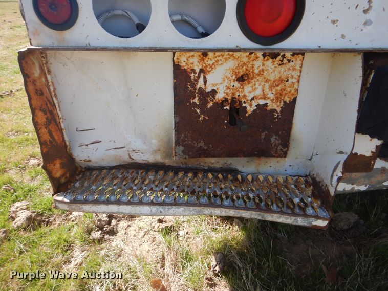 image for item DI2458 1997 GMC C7500 bucket truck