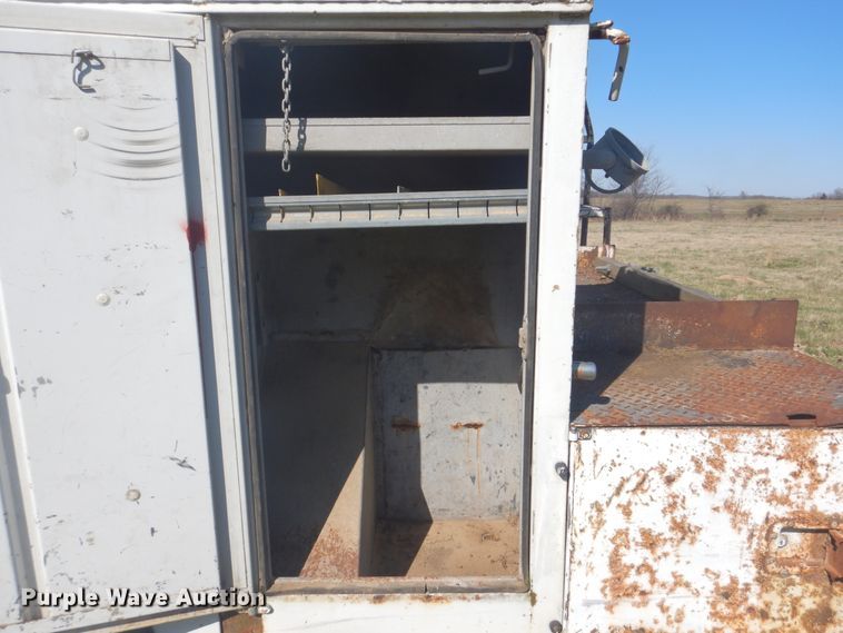 image for item DI2458 1997 GMC C7500 bucket truck