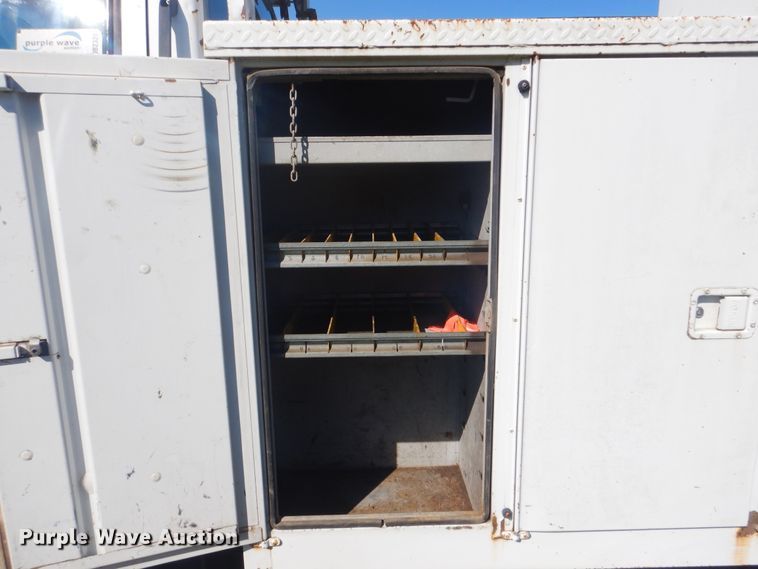 image for item DI2458 1997 GMC C7500 bucket truck