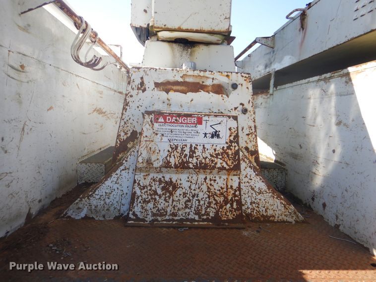 image for item DI2458 1997 GMC C7500 bucket truck