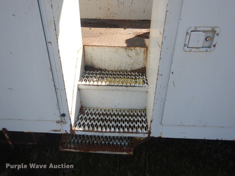 image for item DI2458 1997 GMC C7500 bucket truck