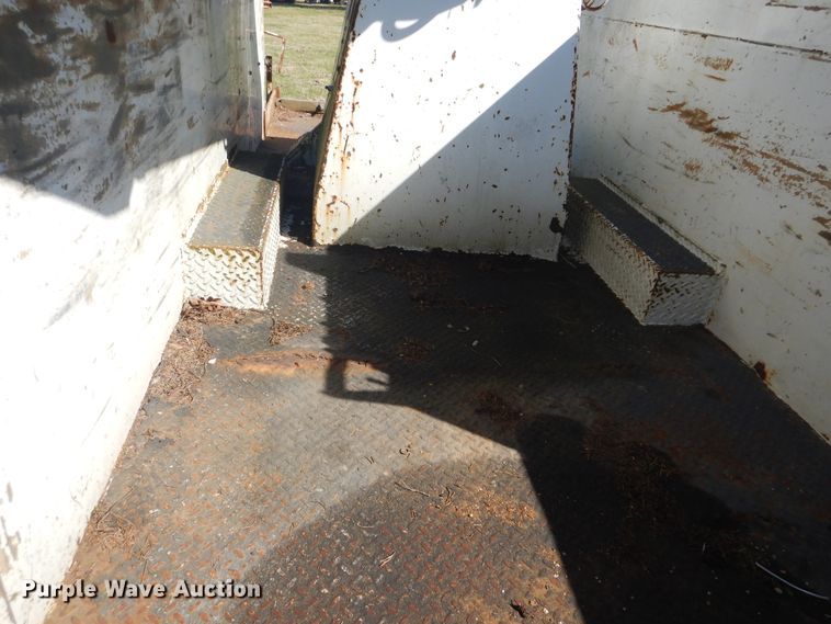 image for item DI2458 1997 GMC C7500 bucket truck