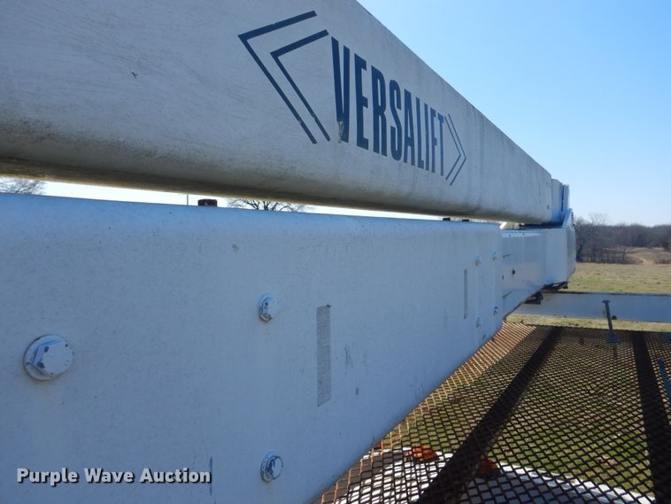 image for item DI2458 1997 GMC C7500 bucket truck