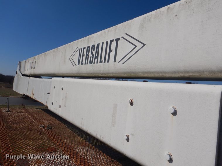 image for item DI2458 1997 GMC C7500 bucket truck