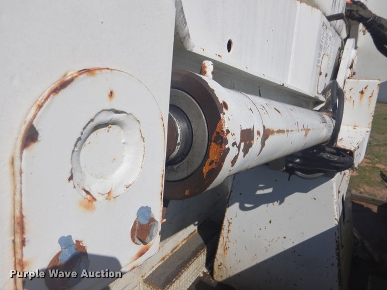 image for item DI2458 1997 GMC C7500 bucket truck