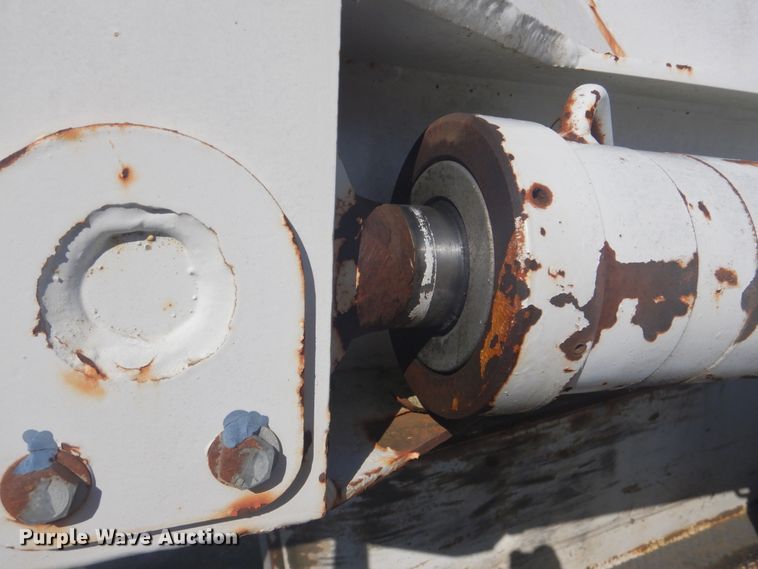 image for item DI2458 1997 GMC C7500 bucket truck