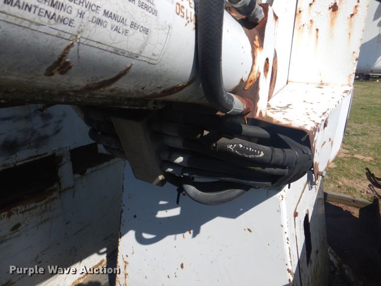 image for item DI2458 1997 GMC C7500 bucket truck