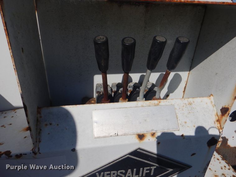 image for item DI2458 1997 GMC C7500 bucket truck