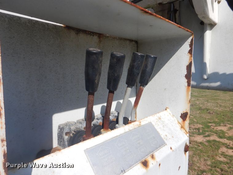 image for item DI2458 1997 GMC C7500 bucket truck