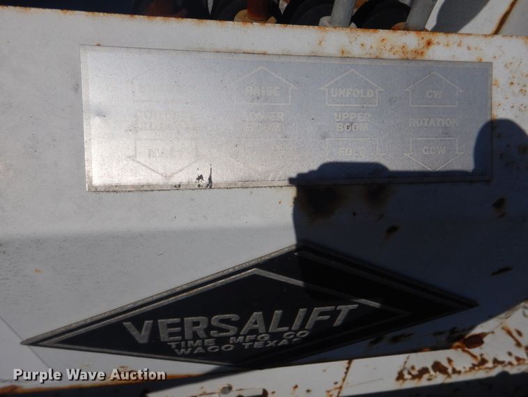 image for item DI2458 1997 GMC C7500 bucket truck