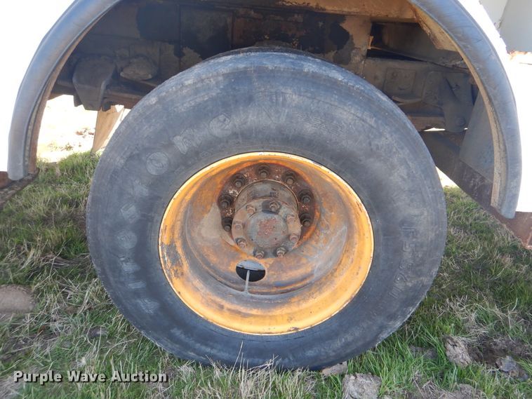 image for item DI2458 1997 GMC C7500 bucket truck