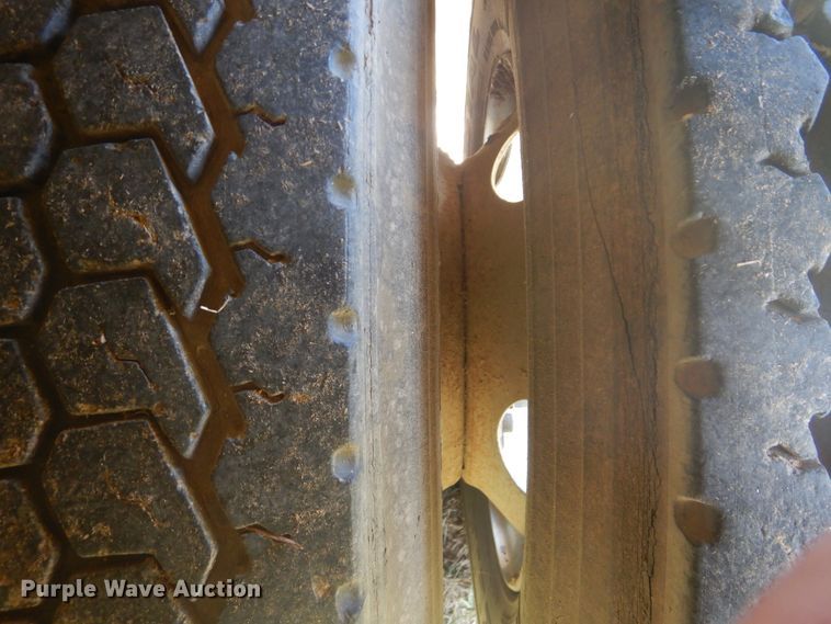 image for item DI2458 1997 GMC C7500 bucket truck