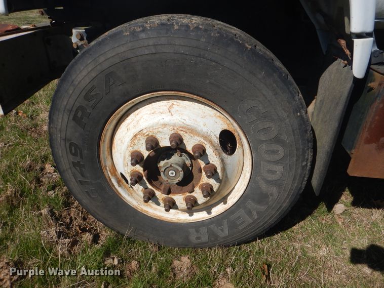 image for item DI2458 1997 GMC C7500 bucket truck