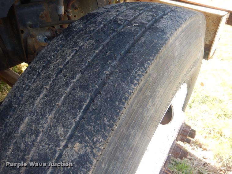 image for item DI2458 1997 GMC C7500 bucket truck