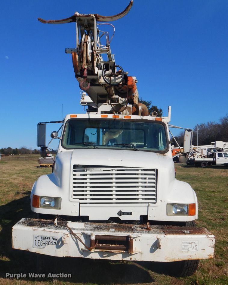 image for item DI2459 2002 International 4800 digger derrick truck