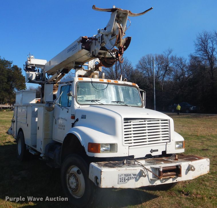 image for item DI2459 2002 International 4800 digger derrick truck