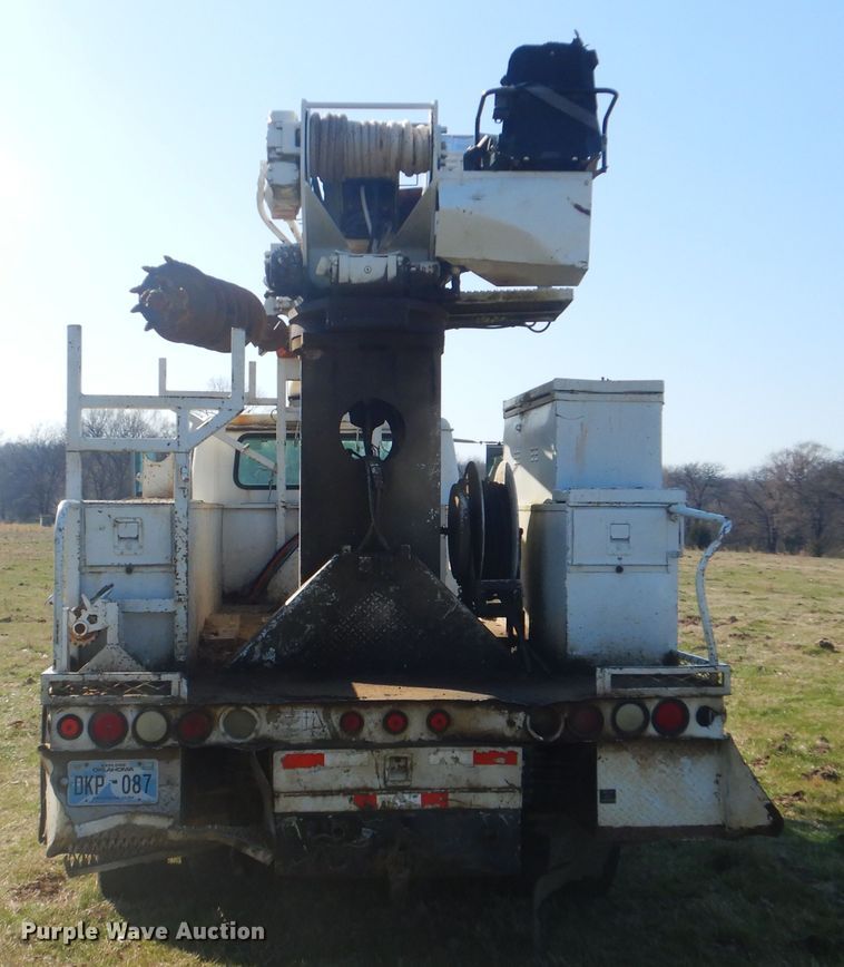 image for item DI2459 2002 International 4800 digger derrick truck