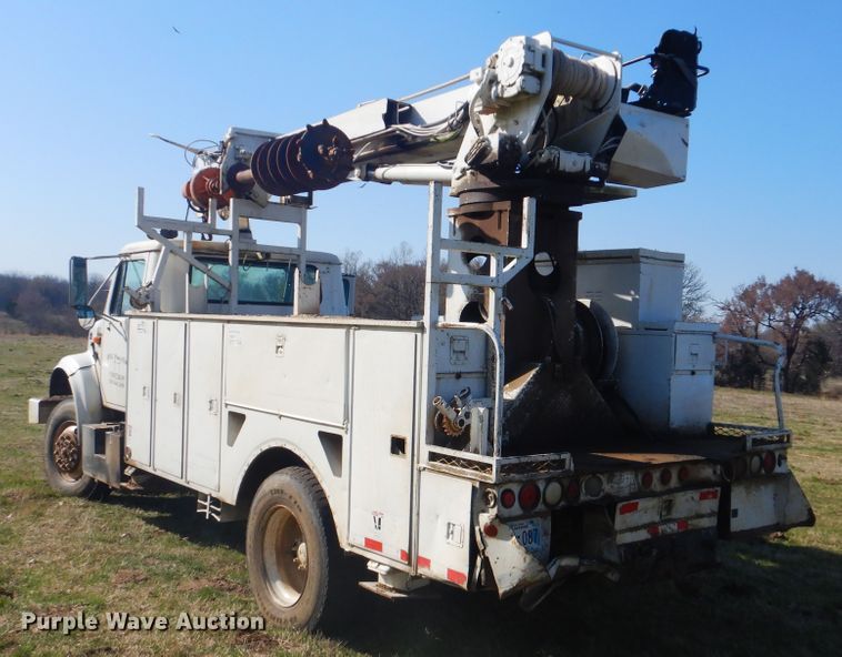 image for item DI2459 2002 International 4800 digger derrick truck