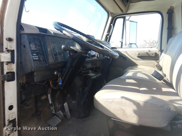 image for item DI2459 2002 International 4800 digger derrick truck