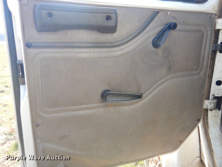 image for item DI2459 2002 International 4800 digger derrick truck