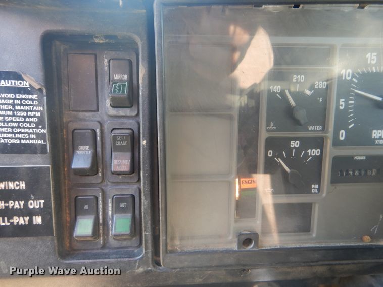 image for item DI2459 2002 International 4800 digger derrick truck