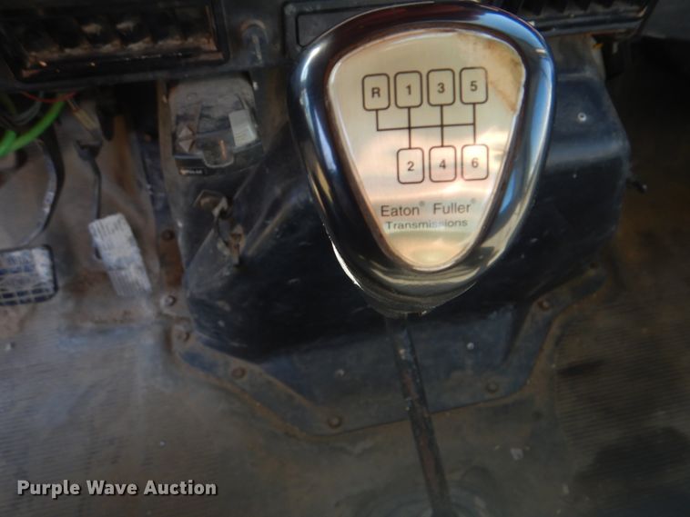 image for item DI2459 2002 International 4800 digger derrick truck