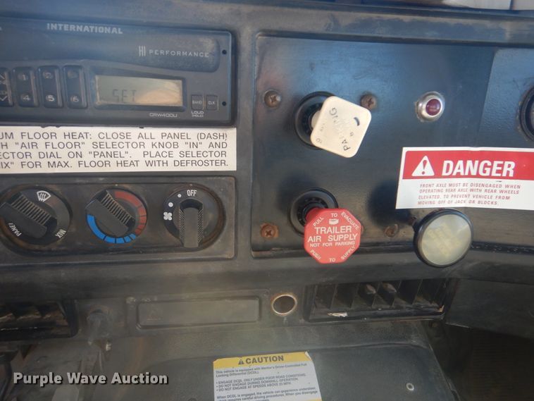 image for item DI2459 2002 International 4800 digger derrick truck