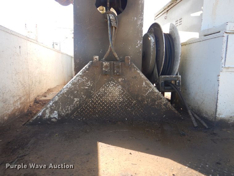 image for item DI2459 2002 International 4800 digger derrick truck