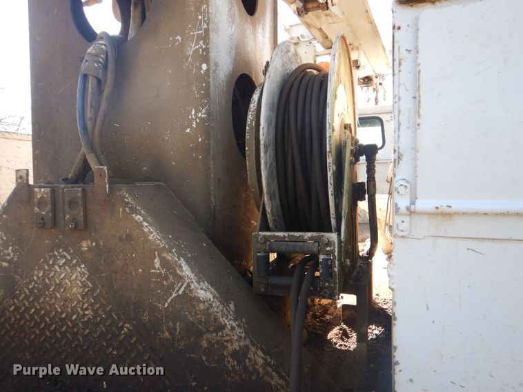 image for item DI2459 2002 International 4800 digger derrick truck