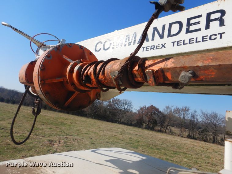 image for item DI2459 2002 International 4800 digger derrick truck