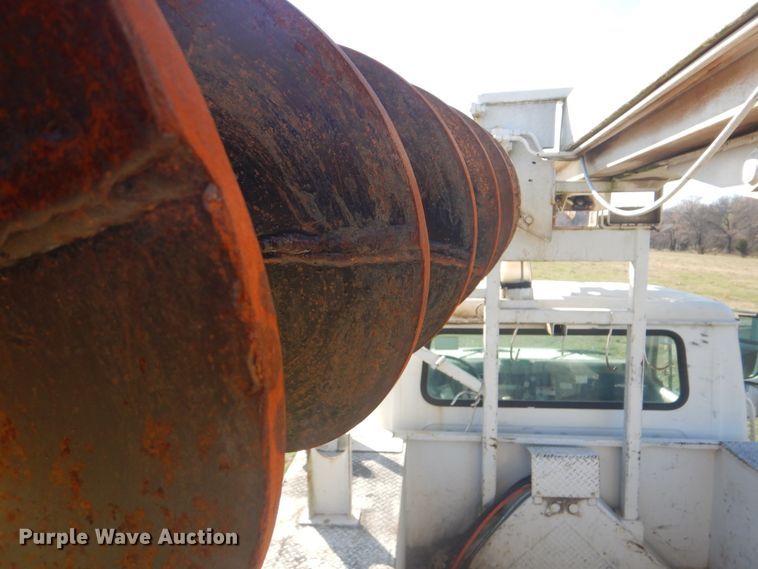 image for item DI2459 2002 International 4800 digger derrick truck