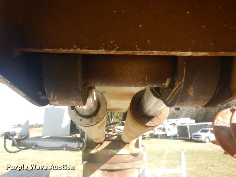 image for item DI2459 2002 International 4800 digger derrick truck