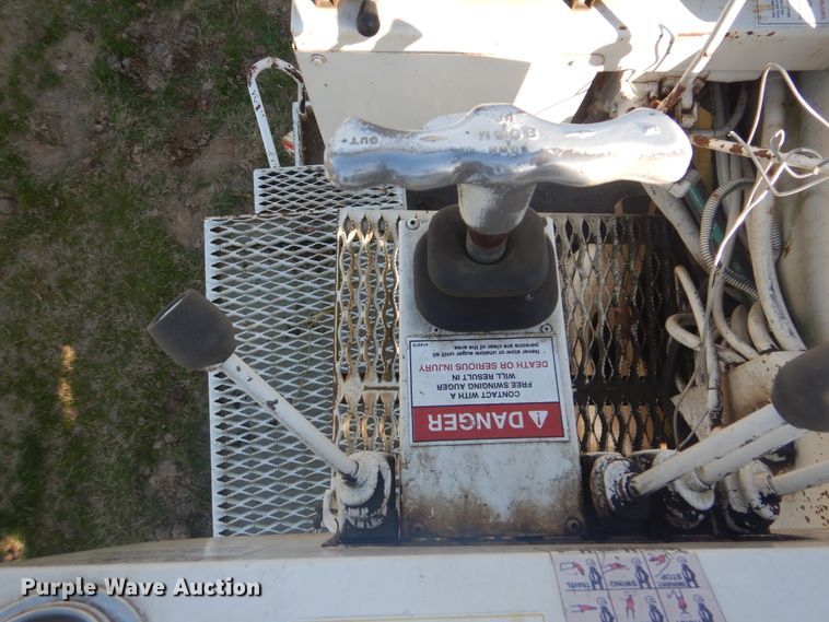 image for item DI2459 2002 International 4800 digger derrick truck