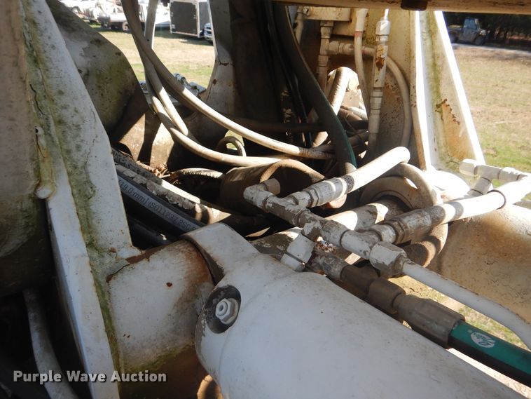 image for item DI2459 2002 International 4800 digger derrick truck