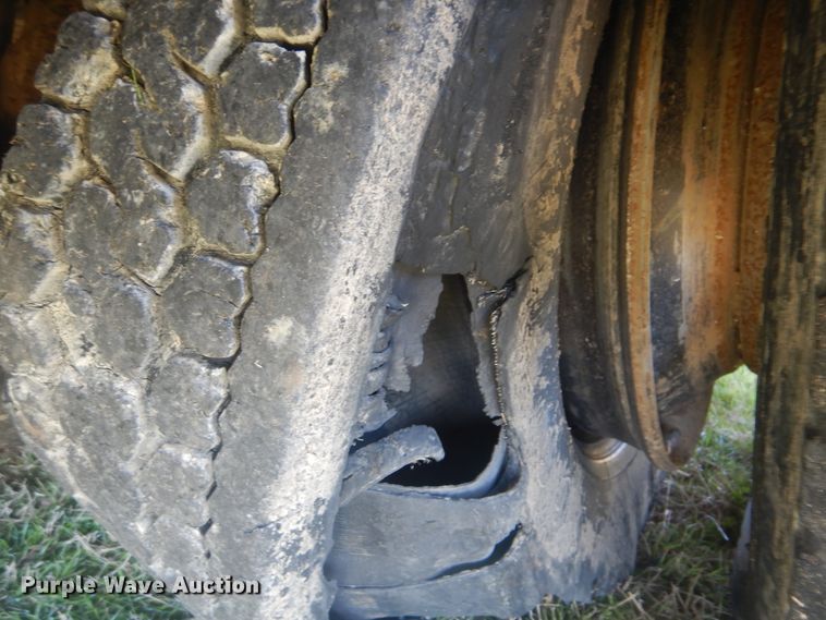 image for item DI2459 2002 International 4800 digger derrick truck