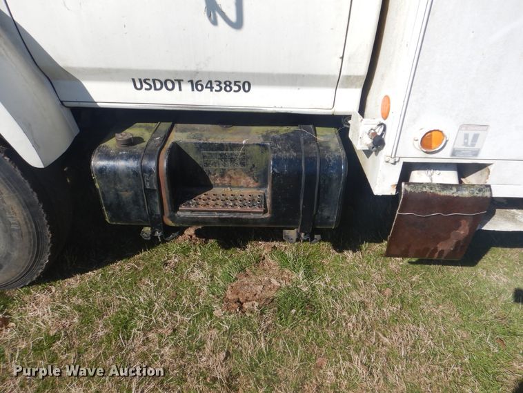 image for item DI2461 1994 Ford F700 bucket truck