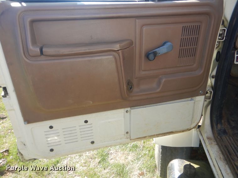 image for item DI2461 1994 Ford F700 bucket truck