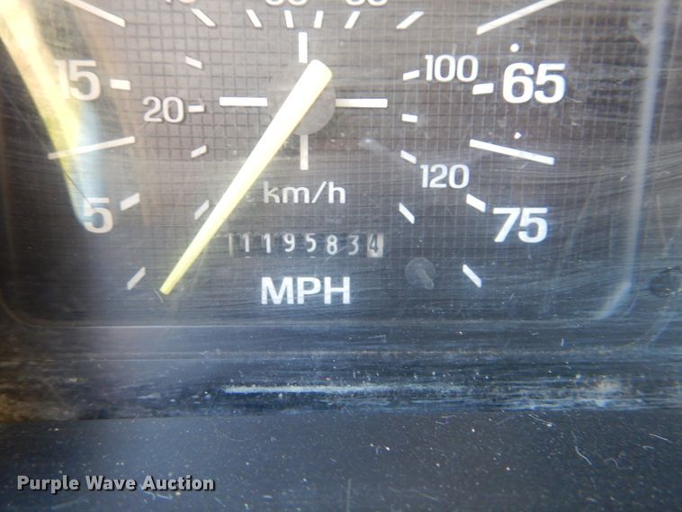 image for item DI2461 1994 Ford F700 bucket truck