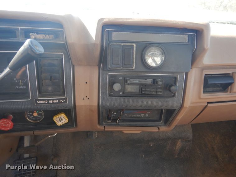 image for item DI2461 1994 Ford F700 bucket truck